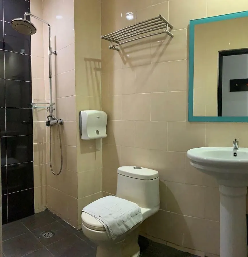 Disini Hotel Kota Kinabalu 3*,